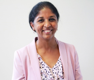 El COOOC, la FOOT i l’ACOTV entreguen el Premi Optometrista de l’Any a Padmaja Sankaridurg