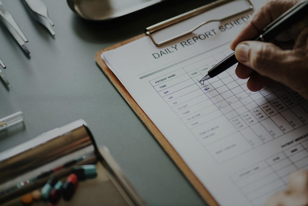 Posem al teu abast un model de certificat de desplaçament per a pacients d'urgències d'òptiques